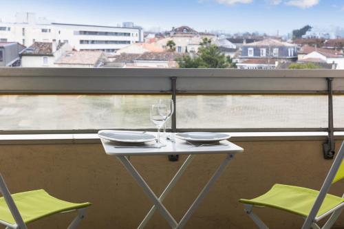 Nice and modern flat with balcony and parking in Bordeaux - Welkeys Bordeaux france