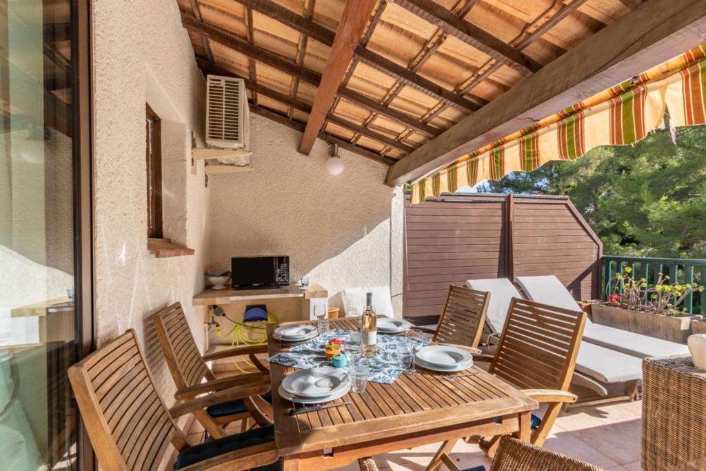 Appartement Nice Apt For 4 With Terrace And Pool 63 Rue de Marivaux, 83150 Bandol
