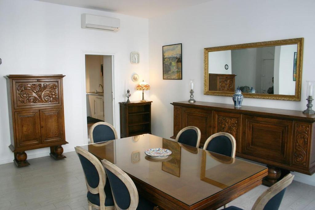 Appartement Nice centre- Superbe 100m2 - 10 mn à pied de la mer ! 36 Rue Gioffredo, 06000 Nice