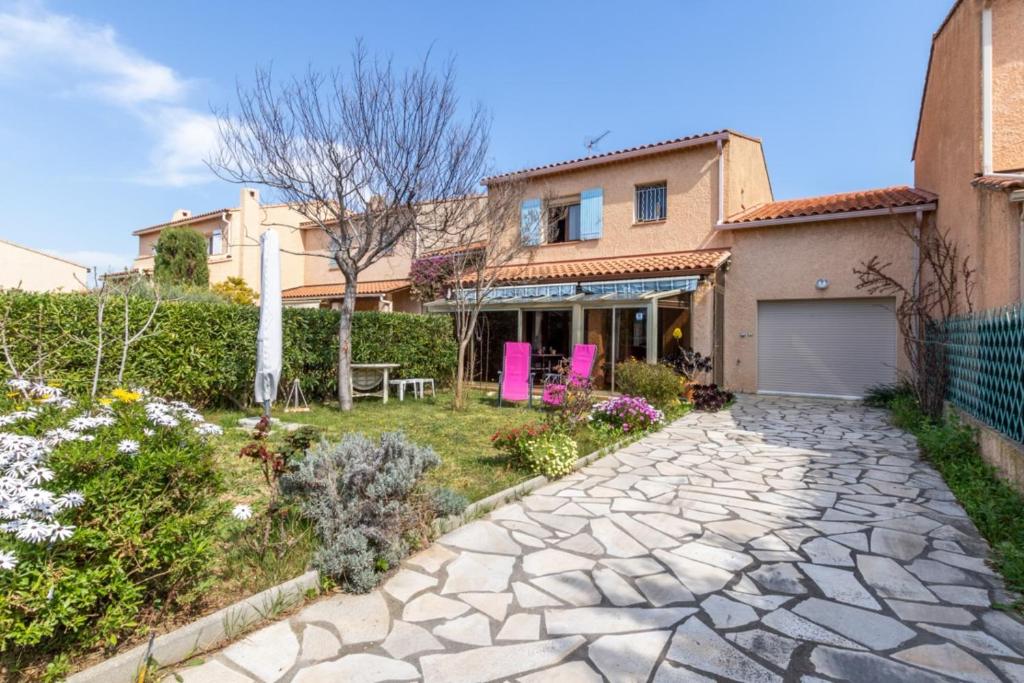 Maison de vacances Nice Duplex With Garden Terrace And Garage 111 Avenue Bucarin, 83140 Six-Fours-les-Plages