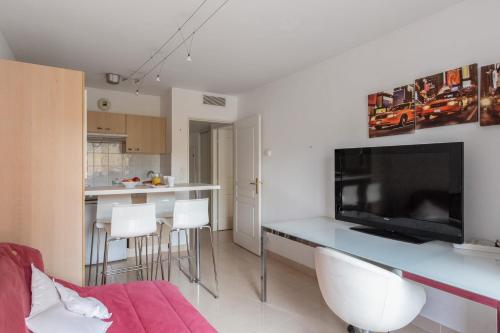 Appartement Nice flat with balcony 2 min from the beach - Welkeys 230 Avenue de la Californie Nice