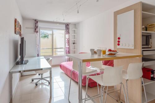 Nice flat with balcony 2 min from the beach - Welkeys Nice france