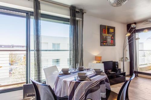 Appartement Nice flat with terrace & parking close to beaches in La Rochelle - Welkeys 27 Avenue des Amériques La Rochelle