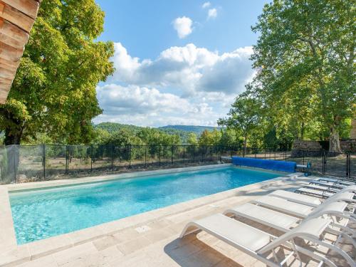 Nice holiday home in the Lub ron with private pool and views Ménerbes france