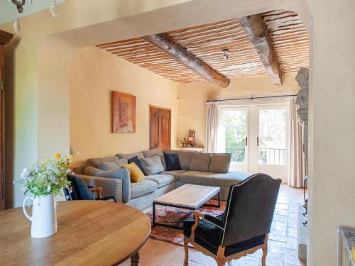 Villa Nice holiday home in the Lub ron with private pool and views  Ménerbes