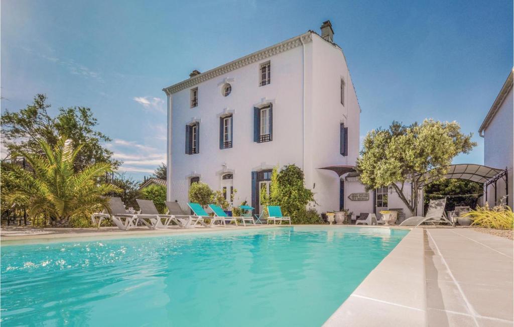 Maison de vacances Nice home in Capendu with 8 Bedrooms, WiFi and Outdoor swimming pool , 11700 Capendu