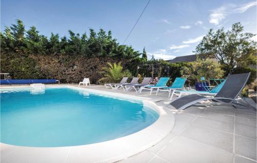 Maison de vacances Nice home in Capendu with 8 Bedrooms, WiFi and Outdoor swimming pool  Capendu