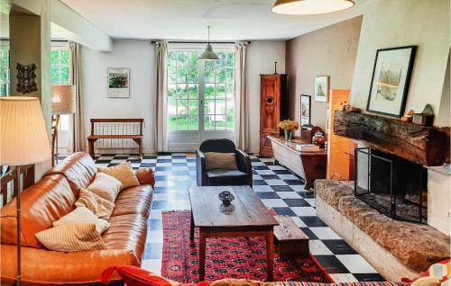 Maison de vacances Nice home in Clohars-Carnoet with 3 Bedrooms and WiFi  Keranquernat
