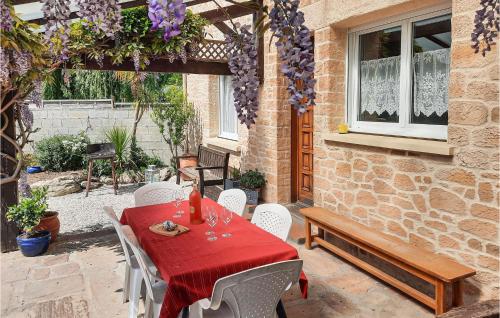 Nice home in Crossac with 3 Bedrooms, WiFi and Outdoor swimming pool Crossac france