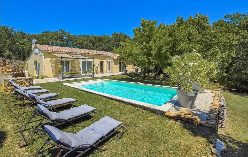 Maison de vacances Nice home in Grignan with 4 Bedrooms, WiFi and Outdoor swimming pool , 26230 Grignan
