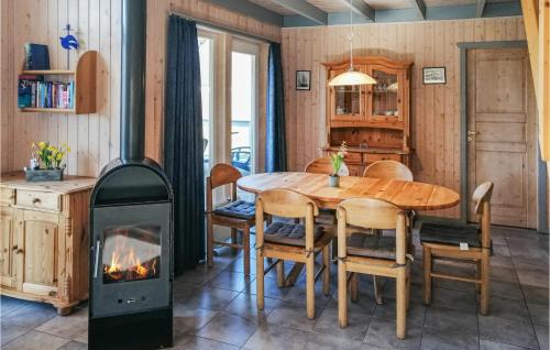 Maison de vacances Nice home in Rechlin with 2 Bedrooms, Sauna and WiFi  Rechlin