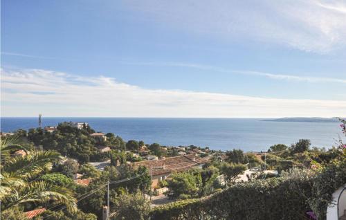 Maison de vacances Nice home in Roquebrune-sur-Argens with 2 Bedrooms  Saint-Peïre-sur-Mer