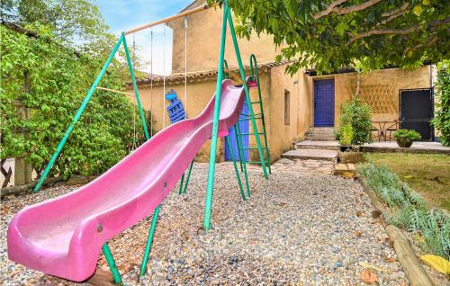Maison de vacances Nice home in Saint Victor la Coste with 3 Bedrooms and WiFi Rue du vieux chemin 1 Saint-Victor-la-Coste