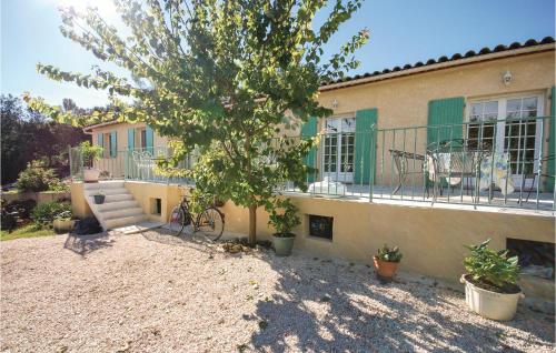 Maison de vacances Nice home in St Anastasie s Issoles with 3 Bedrooms, Internet and Outdoor swimming pool  Forcalqueiret