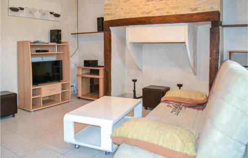 Maison de vacances Nice home in St Chamassy with 1 Bedrooms  Fourques