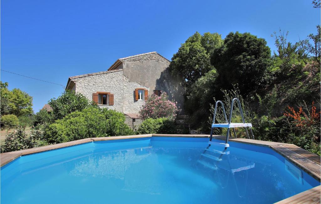 Maison de vacances Nice home in ST Didier with Outdoor swimming pool, WiFi and 2 Bedrooms , 84210 Saint-Didier