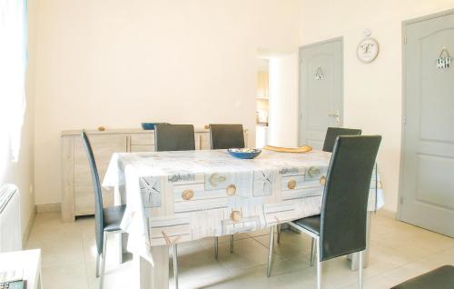 Maison de vacances Nice home in St Urbain with 1 Bedrooms and WiFi  Saint-Urbain