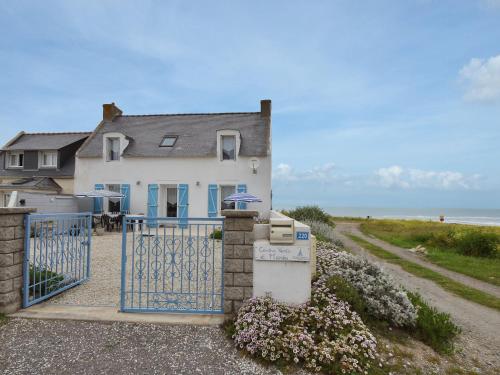 Nice house a stone s throw away from the strong rocky coast Saint-Guénolé france