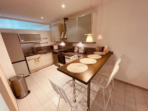 Nice Renting - PAGANINI - Spacious Apartment - 2 BedRooms - King Bed - Bathtub - Heart of Nice Nice france