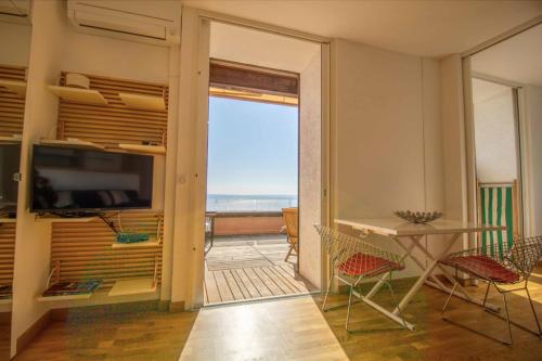 Appartement Nice T2 with great view on the island of the old 235 Av. de la Mer Saint-Raphaël