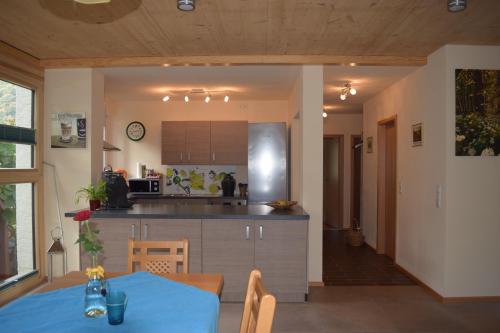 Appartement Nichtraucherferienwohnung-Neckarblick ZE-2022-74-WZ-118A 4 Am Rosenbusch Heidelberg