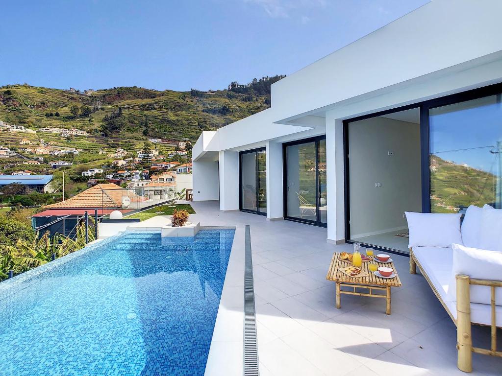 Villa Noah - Private Sunset Hideaway by MHM 1º ImpassedaLadeira R.Dr. RochaGouveia, 10 A, 9370-075 Arco da Calheta