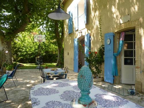 B&B / Chambre d'hôtes Notre campagne provençale 19 Rue des Platanes Avignon