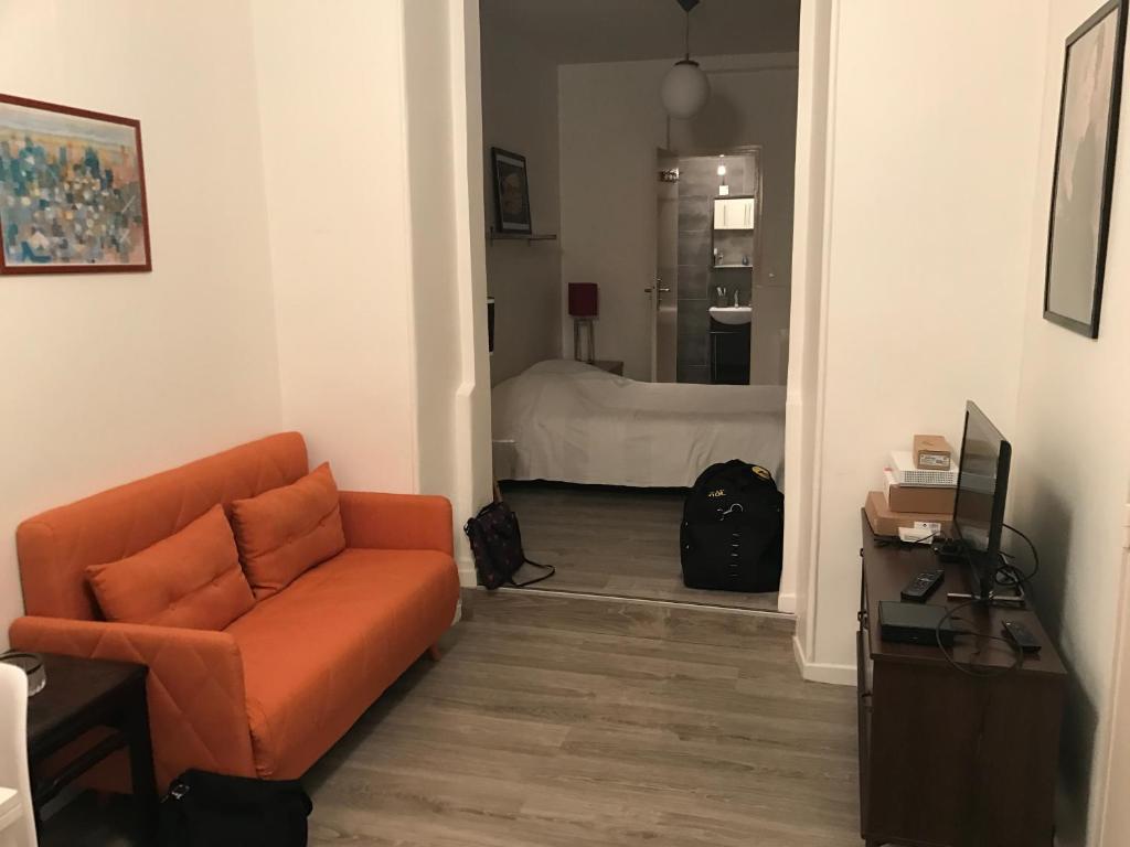 Appartement Notre Dame de Lorette 75009 Paris RDC sur cour 26 rue de Chateaudun, 75009 Paris