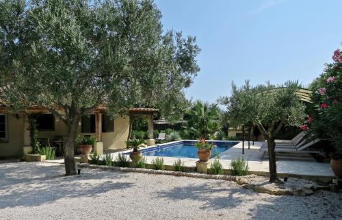 Villa Nouveau à la location Mas Climatisé avec piscine au coeur des vignes dans le Golf de Saint-Tropez 127 Chemin des Vignes Emponse