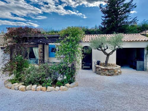 Nouveau à la location Villa climatisée avec piscine, plage et commerces accessibles à pieds Grimaud france