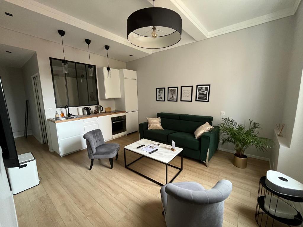 Appartement Nouveau Loft: vieille-ville, musée Picasso, marché 22 Rue Guillaumont, 06600 Antibes