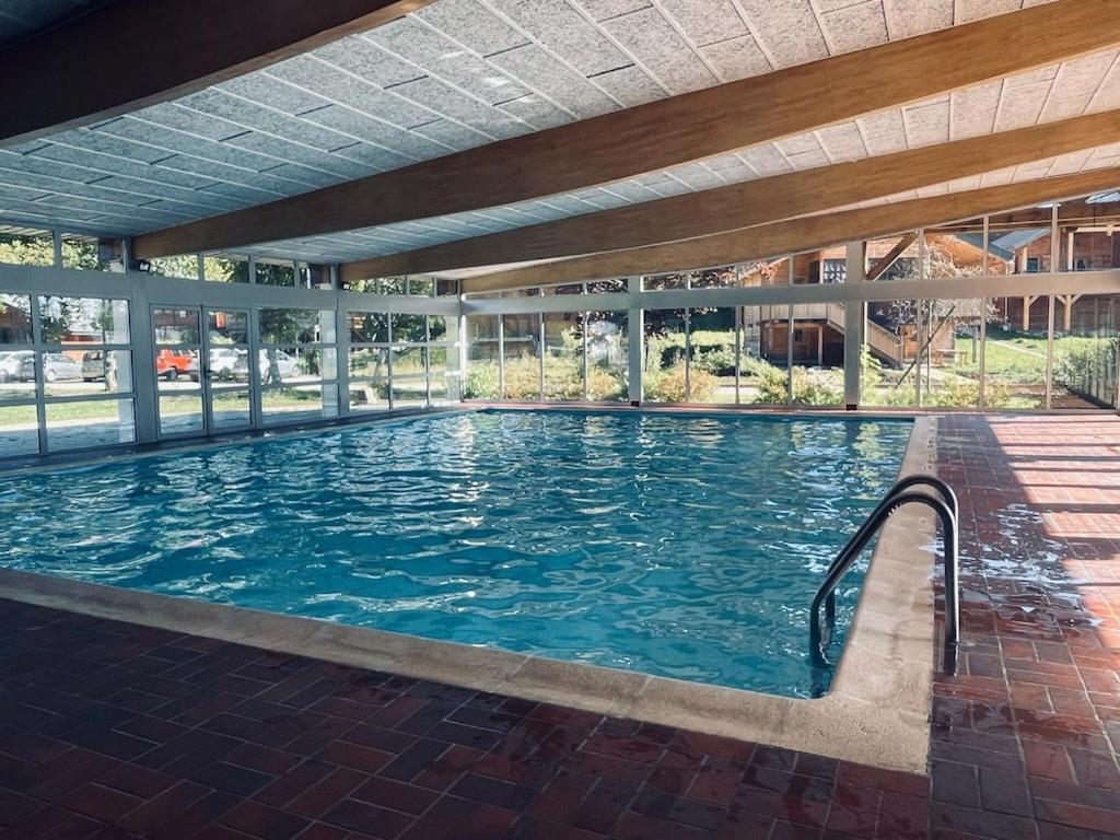 Maison de vacances O Chalet in Saint Laurent en Grandvaux on a Slope , 39150 Saint-Laurent-du-Jura