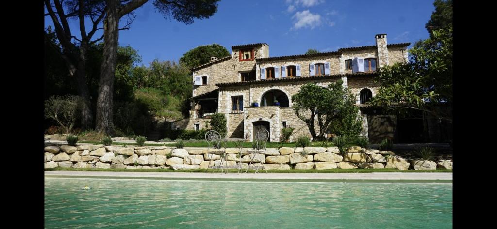 B&B / Chambre d'hôtes Oasis des lavandes Pine 43 Boulevard Léon Gambetta, 30400 Villeneuve-lès-Avignon