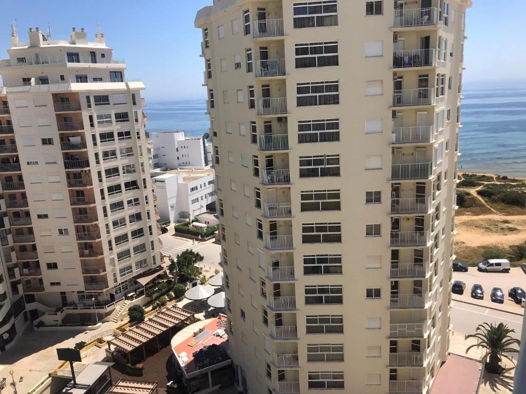 Appartement Ocean Breeze ll-Casa de Praia Avenida Beira Mar Torre Rocha 11º C, 8365-101 Armação de Pêra