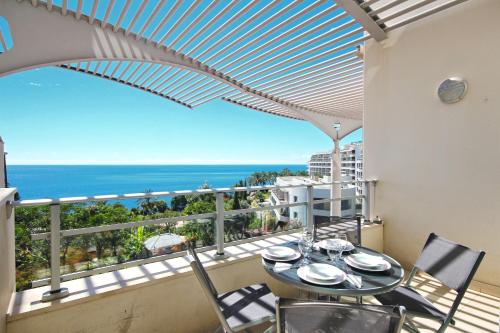 Oceanside Terrace Apartment by HR Madeira Funchal portugal