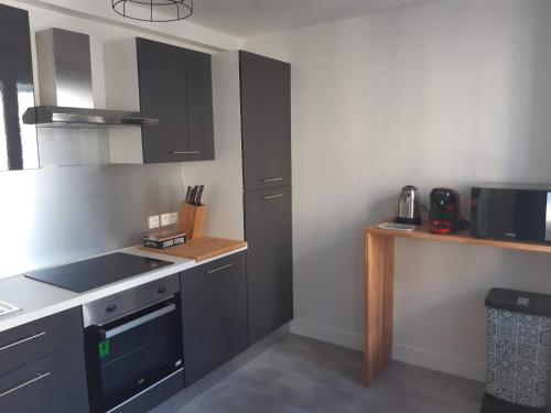 Appartement Offre de dernière minute - Appartement rénové 1 à 6 personnes Le New-York - centre ville - linge inclus - Parking privé gratuit 1 Rue de la Glacière La Roche-Chalais