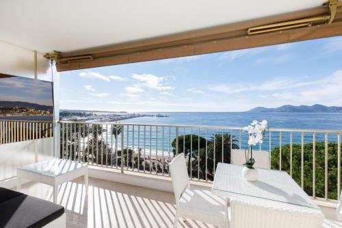 On La Croisette deluxe 2 bedrooms 2 baths Cannes france