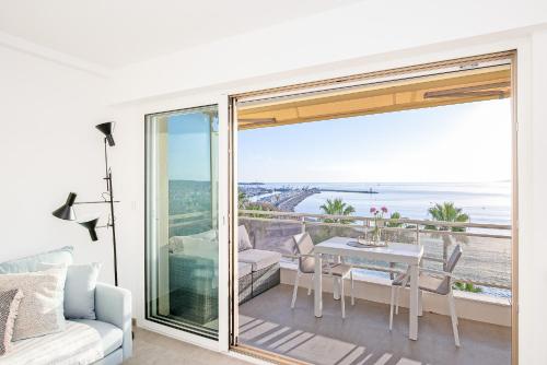 On la Croisette: luxe 2 bedrooms/ 2 baths Cannes france