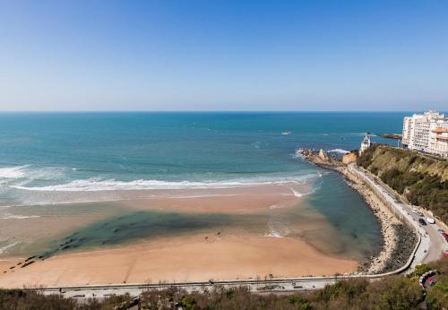 Appartement ONDINE KEYWEEK Apartment with sea view and terrace in Biarritz - parking Perspective de la Côte des Basques 47 Biarritz