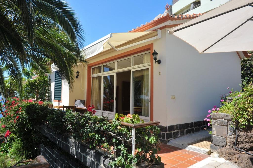 Maison de vacances One bedroom bungalow with sea view enclosed garden and wifi at Funchal 1 km away from the beach Rua da Quinta Calaça 16 Madeira, 9000-108 Palmeira