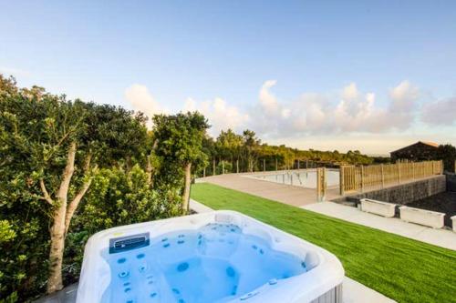 One bedroom house with sea view shared pool and jacuzzi at Lajido Lajido portugal