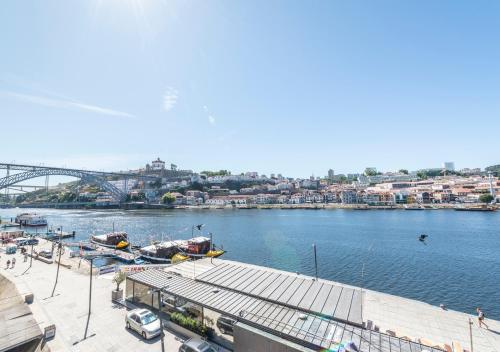 Oporto Street Fonte Taurina - Riverfront Suites Porto portugal