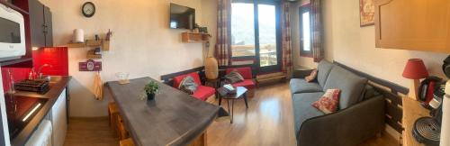 Appartement Orres'pistes Studio 4 ou 5 pers Parking privée 50m remontées mécaniques residence le cairn  centre station 1650 place hodoul Les Orres