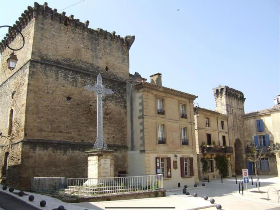 Appartement Osez la vie de chateau ! Pont du Gard, Uzès 2 Place du Portail, 30210 Remoulins