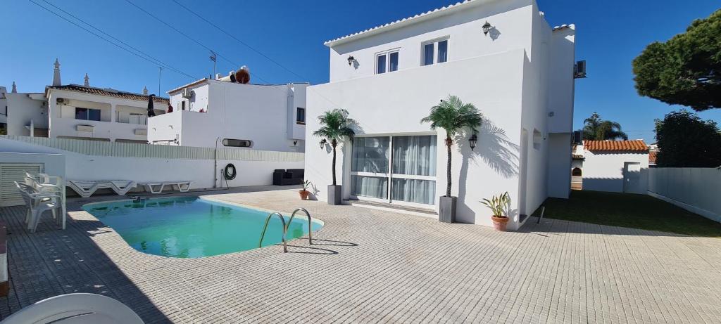 Villa Oura - Large Villa - Private Pool - 5 Bedrooms Zona Vivenda Rita, 8200-295 Albufeira