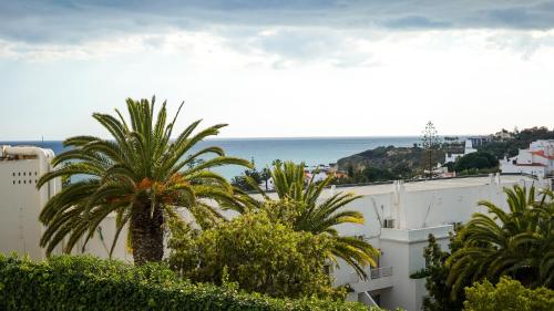 Oura Sunrise II Apartment by Stay-ici, Algarve Holiday Rental Albufeira portugal