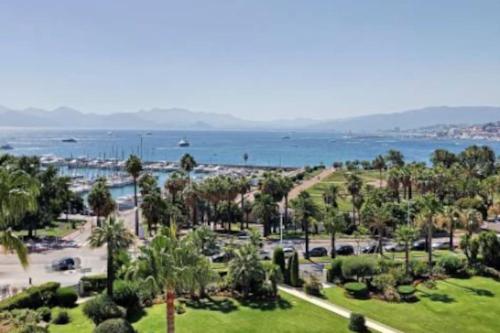 Appartement Palais Madrid, Croisette, 5 people, bright 2 bedroom flat 4ème étage 21 Boulevard Alexandre III Cannes