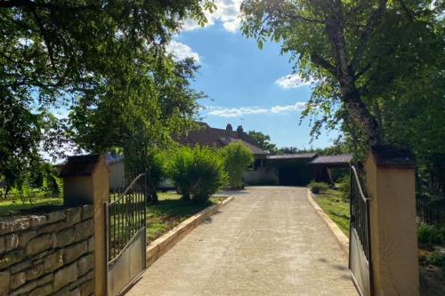 Maison de vacances Papaillou house with swimingpool Le Papaillou Alvignac