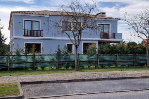 Villa Paraíso a 30 minutos de Lisboa Avenida da Aroeira Lote 110, Santo Estevao Almada