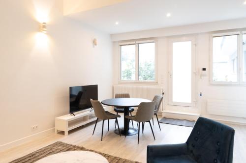 Appartement Paris 15th - Residence Loft Duplex 4 Pers - Metro 12 Rue Montauban Paris